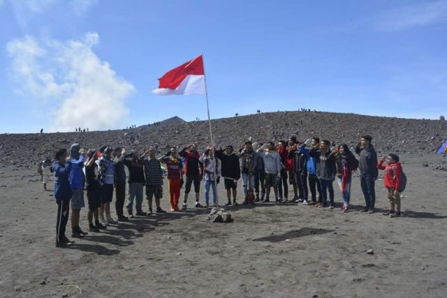 Upacara di Gunung Marapi