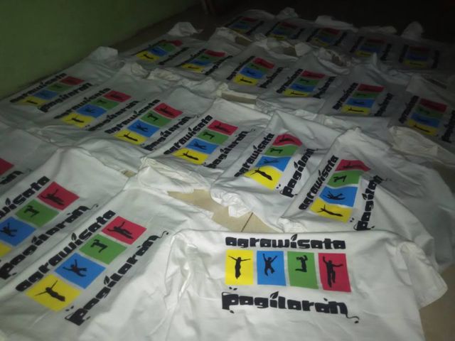 kaos sablon sparasi tiga warna