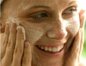 Tips Mudah melakukan Facial Sendiri